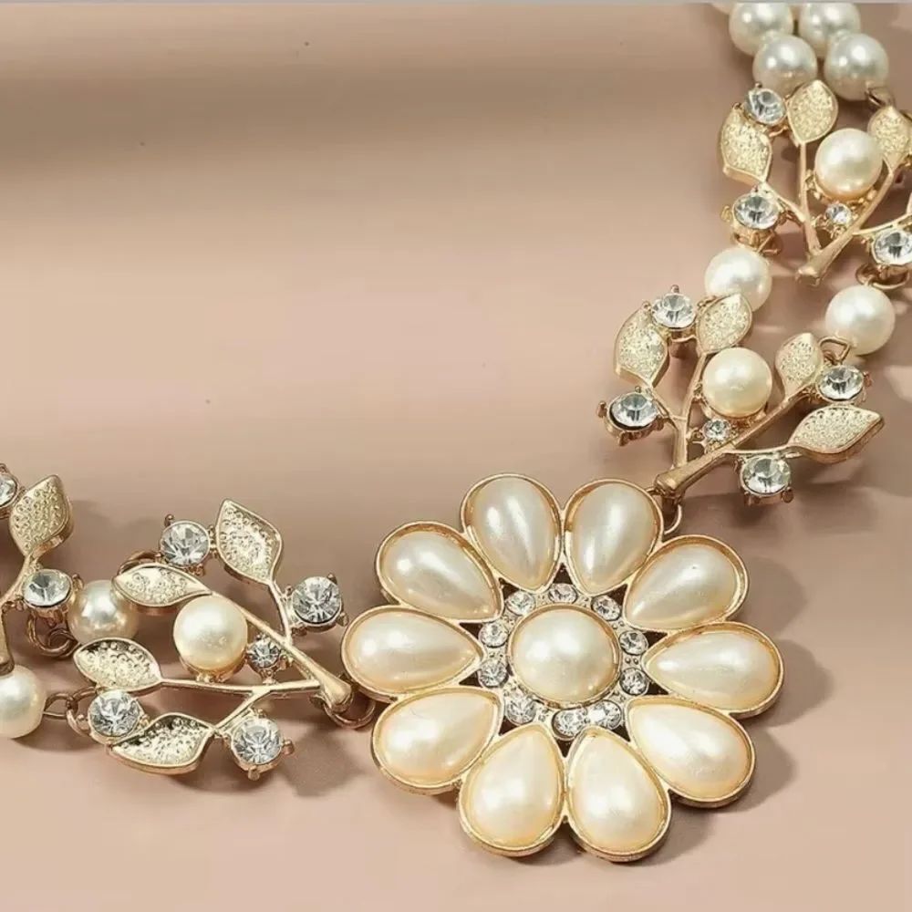 🌸NEW Elegant Pearl, Crystal and Gold Floral Bib Statement Necklace 🌸 - Picture 5 of 6